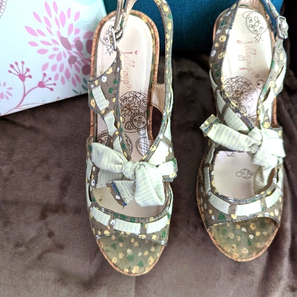 Shoes - Picture 1 of 4